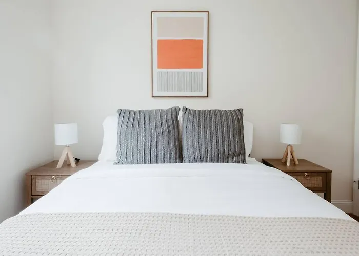 Stylish Apartment In Upper West Side! Cozy Retreat